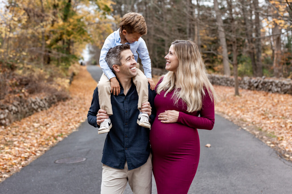 https://hudzenphoto.com/what-to-wear-for-your-maternity-session-a-connecticut-photographers-guide/