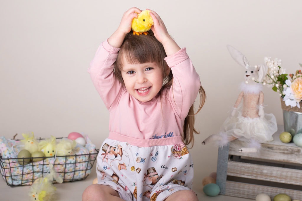 easter mini session ideas chicken basket rabbit