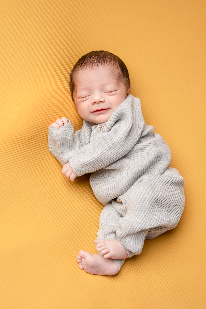 newborn photoshoot, newborn photographer farmington, CT, maternity photoshoot