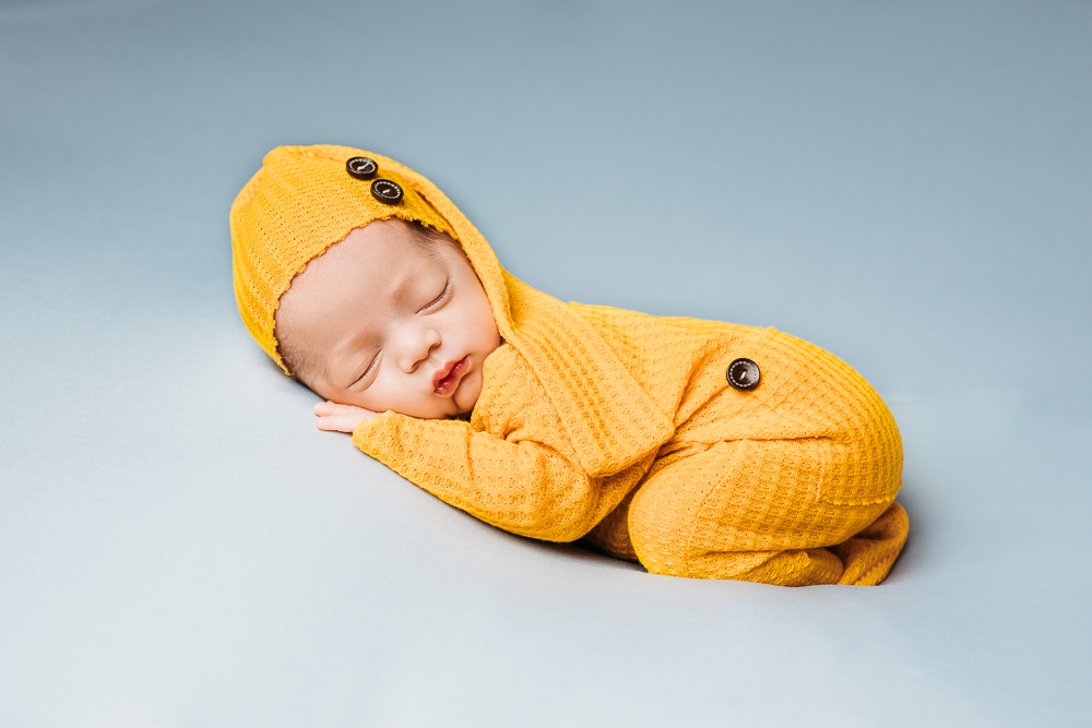 newborn photoshoot, newborn photographer farmington, CT, maternity photoshoot