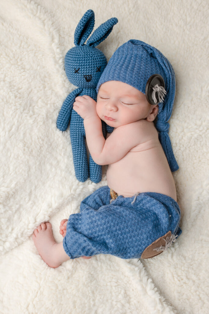 newborn photoshoot, newborn photographer farmington, CT, maternity photoshoot, newborn photoshoot CT