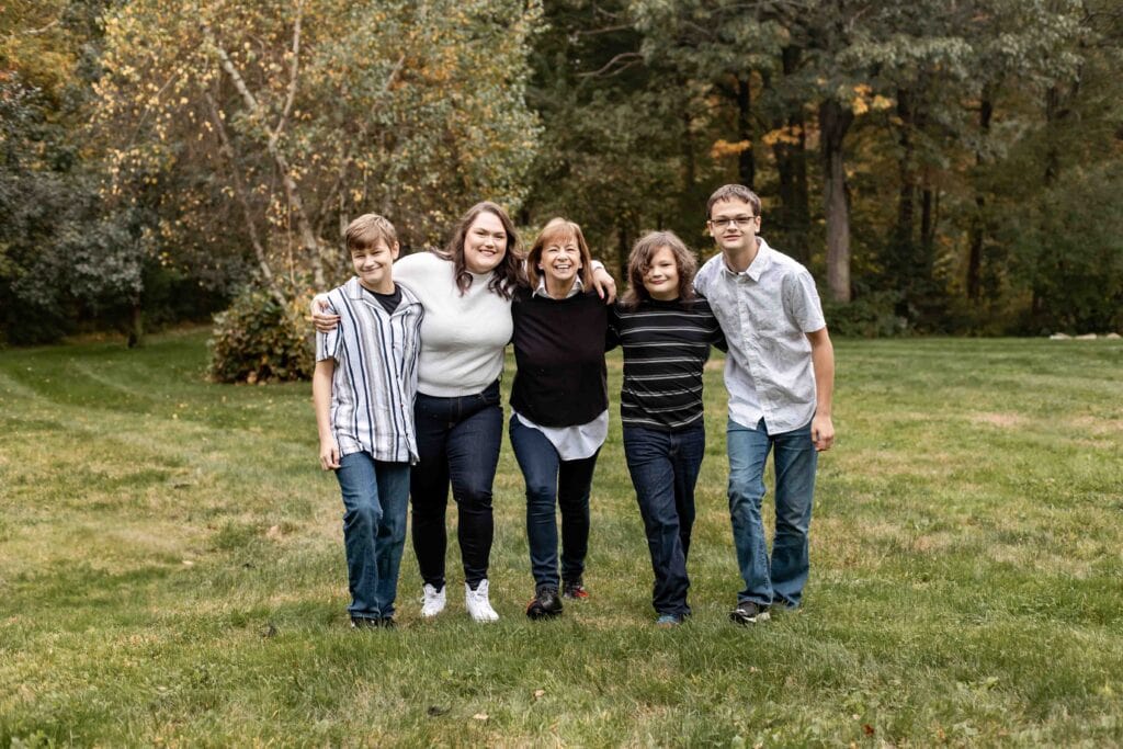 Extended Family photoshoot Litchfield CT, Thanksgiving photoshoot for the whole family, multigenerational photoshoot in Farmington CT, what to wear for a Thanksgiving photoshoot