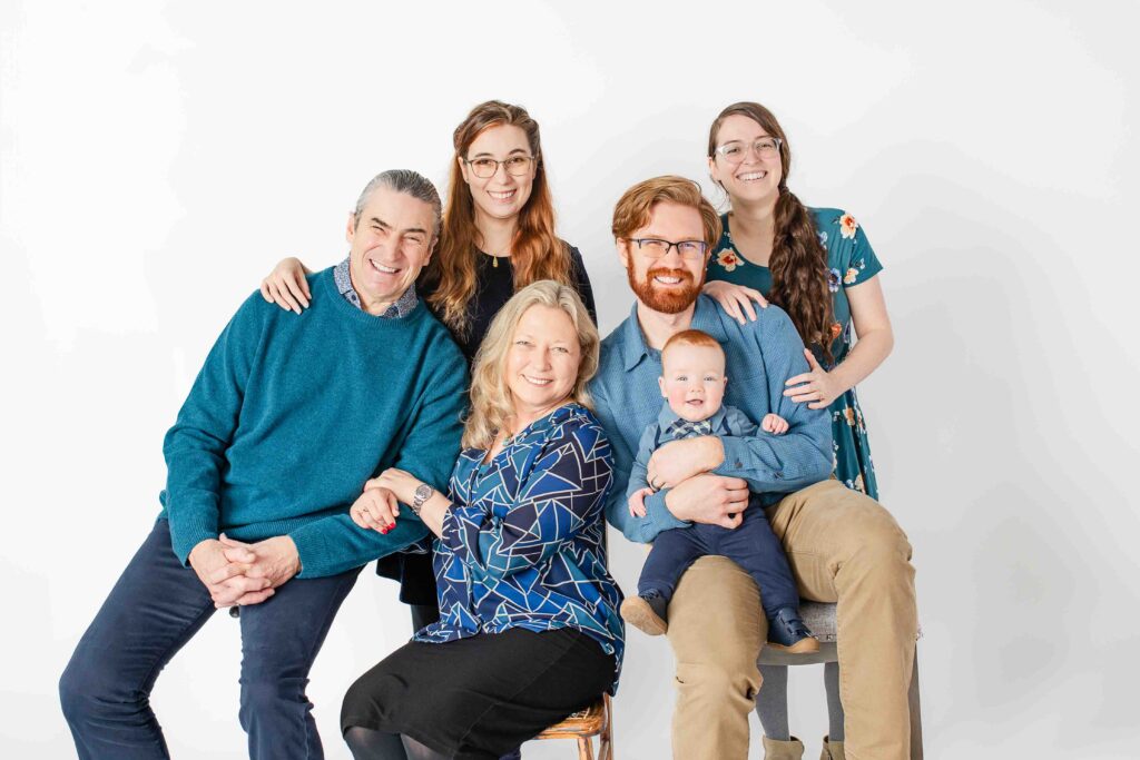 Extended Family photoshoot Litchfield CT, Thanksgiving photoshoot for the whole family, multigenerational photoshoot in Farmington CT, what to wear for a Thanksgiving photoshoot